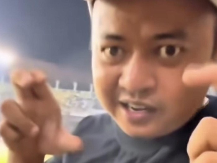 Hari Otong, konten Kreator penghina Badru di Stadion GBT Surabaya