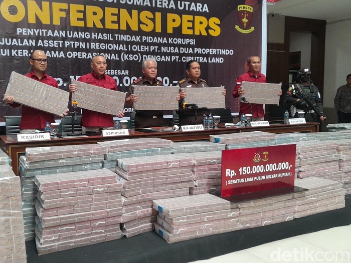 Kajati Sumut Harli Siregar memaparkan uang Rp 150 miliar dalam kasus dugaan korupsi jual beli aset milik PTPN I Regional 1 kepada PT Ciputra Land dengan sistem kerja sama operasional