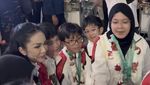 Kris Dayanti Semringah Disambut Anak Pulang ke Indonesia, Unjuk Medali Wushu