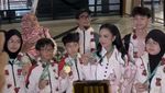 Kris Dayanti Semringah Disambut Anak Pulang ke Indonesia, Unjuk Medali Wushu