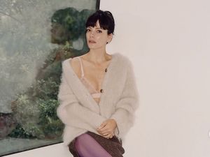 Lily Allen Raup Cuan Jual Foto Kaus Kaki Kotor di OnlyFans