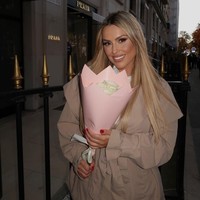 Gosip mengenai hubungan Mbappe dan Maria diperbincangkan dalam acara En Todas las Salsas. Jurnalis Pedro Jota mengatakan jika informasi itu diungkap dari Maria sendiri.   Dia memberi tahu teman-temannya di salon bahwa akhir-akhir ini dia tertarik pada pria kulit hitam,” kata Pedro.