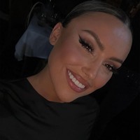   Pedro Jota lebih lanjut mengungkapkan María baru-baru ini terlihat di Paris, kota kelahiran Mbappe, Ia disebut duduk di area yang disediakan khusus untuk kenalan para pemain selama pertandingan sepak bola.   Foto: Instagram @mariabrunn