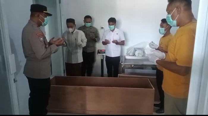 Jenazah Arif Rahman Hakim warga Pekalongan yang ditemukan tewas di Lamongan hendak dipulangkan ke rumah duka