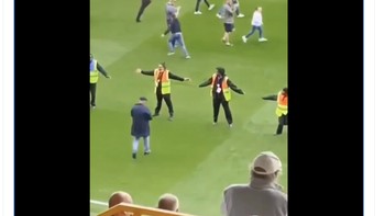 Pertahanan Napoli sangat buruk. Foto: X.com