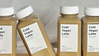 Cold Vegan Latte mencuri perhatian pelaku hidup sehat karena diklaim bebas produk susu (dairy free), vegan, hingga memakai pemanis stevia dan plant based. Namun, semenjak viral kasus bakery ini, banyak netizen pun meragukan klaim ini. Foto: Instagram bakengrind_