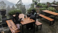 Dengan adanya paket wisata medis itu, masyarakat Indonesia yang biasa mencari kesembuhan hingga ke luar negeri ditargetkan bisa tertarik dan dapat menemukan pengobatannya di Hortus Medicus. ANTARA FOTO/Maulana Surya