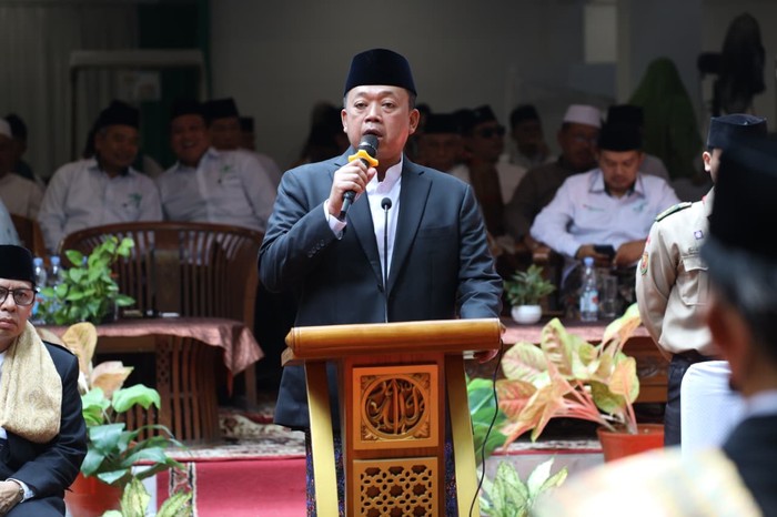 Menteri Agraria dan Tata Ruang/Kepala Badan Pertanahan Nasional (ATR/BPN) Nusron Wahid menjadi pembina Upacara Peringatan Hari Santri Nasional (HSN) 2025, di Pondok Pesantren Mahasina Darul Qur’an wal Hadits, Kota Bekasi, Jawa Barat.