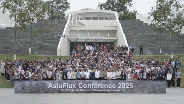 Menteri LH Hanif Faisol Nurofiq saat menghadiri AsiaFlux Conference 2025. (Dok. Kemen LH)