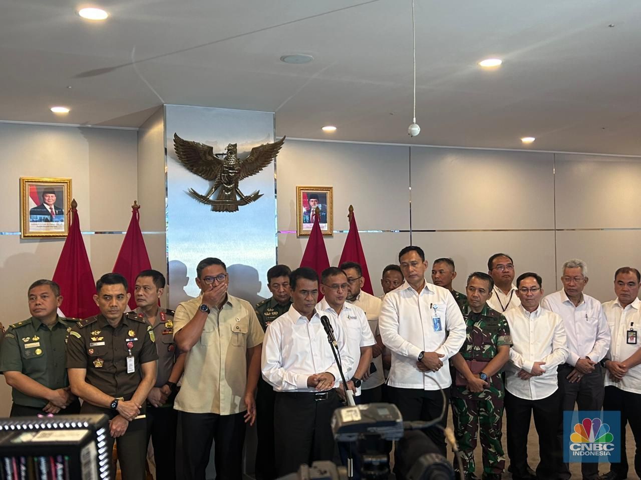 Menteri Pertanian Andi Amran Sulaiman dalam rangka 1 Tahun Kinerja Pembangunan Pertanian pada Pemerintahan Presiden Prabowo Subianto, Kamis (22/10/2025) di gedung Kementan, Jakarta. (CNBC Indonesia/Martyasari Rizky)