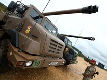 Meriam Tempur CAESAR Menjadi Bintang di Pameran Militer Prancis Selatan