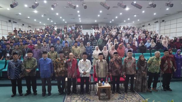 Momen peluncuran buku kolaborasi antara Universitas Muslim Indonesia (UMI) bersama Universitas Malaya (UM) dengan judul Bugis Islam in the Malay World. Dokumen Istimewa