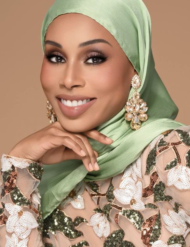 Kala itu, banyak yang mengira perjalanannya di dunia kontes kecantikan sudah berakhir. Namun, takdir berkata lain. Ketika organisasi Miss USA membuka pendaftaran untuk beberapa negara bagian yang belum memiliki perwakilan, termasuk New Hampshire, MonaLesa pun memutuskan untuk mencoba lagi, dan akhirnya terpilih. Foto: dok. Instagram @dontcallmemona