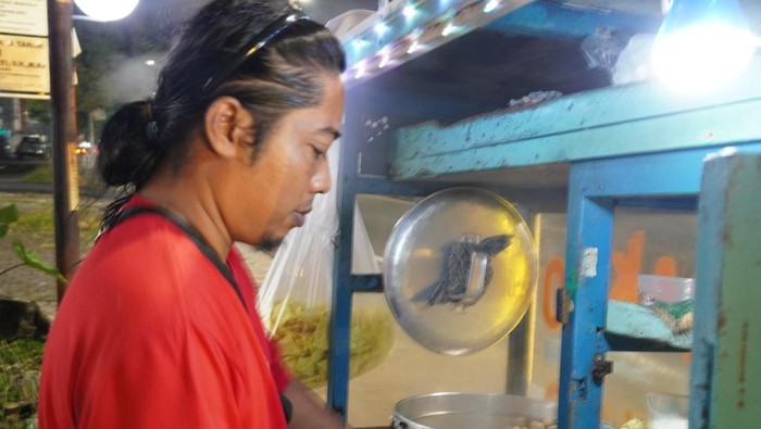 Mono pedagang bakso di Jambi yang viral mirip komika Praz Teguh