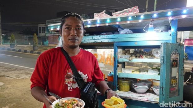 Mono pedagang bakso di Jambi yang viral mirip komika Praz Teguh