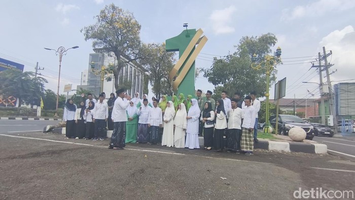 Monumen 1 Abab NU di Sidoarjo yang berada di Jalan Pahlawan, tepatnya di Bunderan TPI.