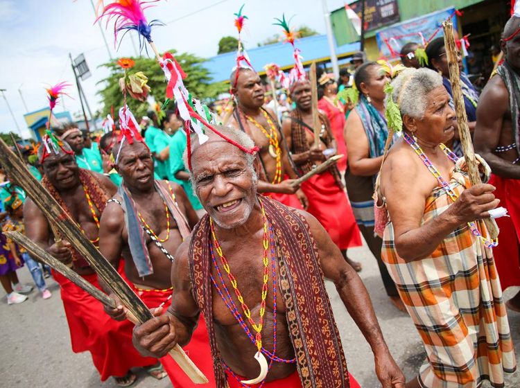 Parade Budaya 1 Abad Aitumeri, Simbol Seabad Pendidikan di Papua Barat