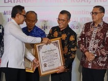 Kendalikan Stunting, Pemkab Wonosobo Dapat Penghargaan Adinkes Award 2025