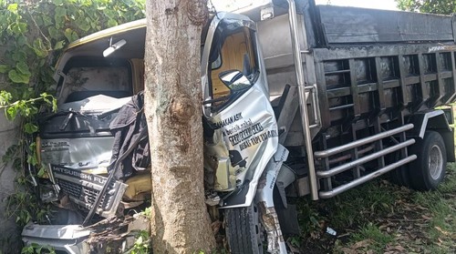 Penampakan truk yang menabrak ibu dan anak di Lombok Tengah, Rabu (22/10/2025).