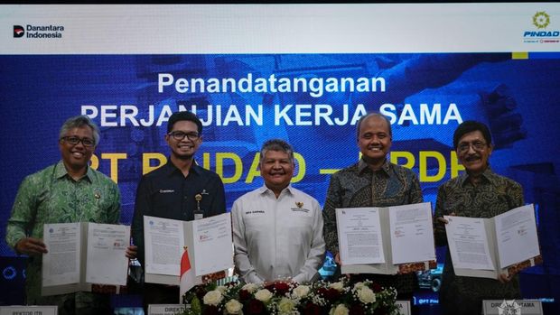 Penandatanganan Kerjasama Pendanaan Pengembangan Fasilitas Produksi Industri Pertahanan yang Berdaya Saing antara PT Pindad dan BPDP. (Dok. Kemenko Perekonomian)