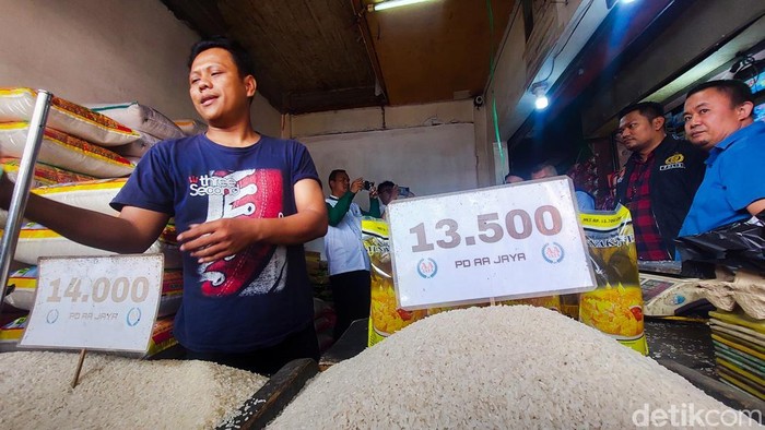 Penjualan beras di pasar tradisional Cimindi Cimahi