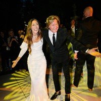 Alana Hadid merupakan kakak tiri Gigi dan Bella Hadid.. Alana adalah anak dari pernikahan pertama Mohamed Hadid dengan Mary Butler. Setelah bercerai dari Mary, Mohamed menikah dengan Yolanda Hadid yang merupakan ibu Gigi dan Bella Hadid. Foto: Dok. Instagram lanzybear, mangostudios, britishvogue