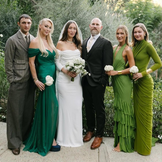 7 Momen Pernikahan Alana Hadid, Gigi dan Bella Hadid Nyeker Curi Atensi