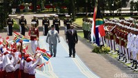 Presiden Prabowo menyampaikan apresiasi atas kunjungan Presiden Ramaphosa dan menegaskan komitmen Indonesia untuk memperkuat hubungan dengan negara-negara di kawasan Afrika.