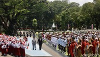 Presiden Prabowo Subianto memeriksa pasukan bersama Presiden Afrika Selatan Cyril Ramaphosa dalam kunjungan kenegaraan di Istana Merdeka, Jakarta, Rabu (22/10/2025).