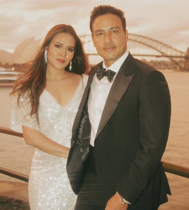 Dua tahun setelah menikah, pasangan penyanyi dan aktor ini dikarunai seorang putri yang diberi nama Zalina Raine Wyllie. Foto: Instagram/@hamishdw