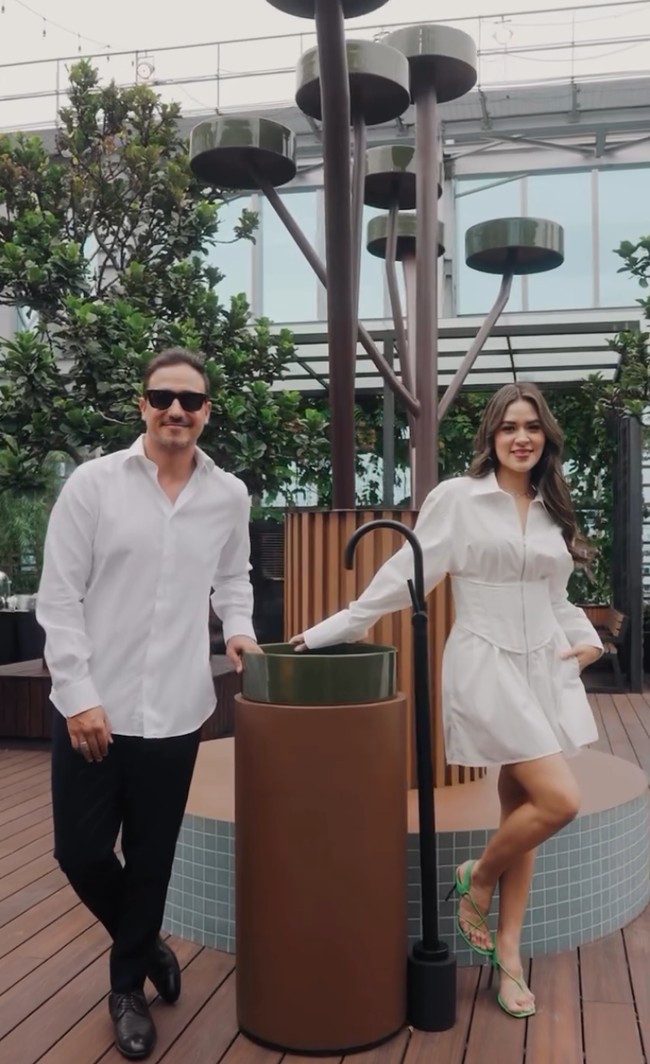 Raisa dan Hamish juga sempat mengunggah video bersama saat keduanya terlibat proyek kampanye brand saniter keramik asal Jepang, tahun lalu. Foto: Instagram/@hamishdw