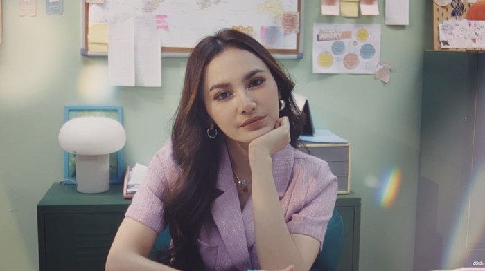 Rizky Febian dan Mahalini di video musik Alamak.