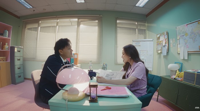 Rizky Febian dan Mahalini di video musik Alamak.