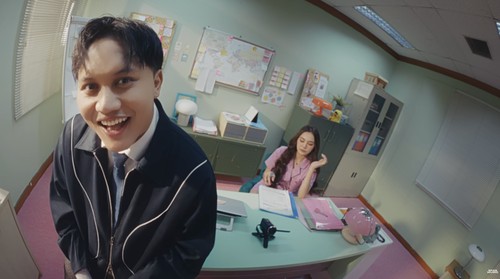 Rizky Febian dan Mahalini di video musik Alamak.