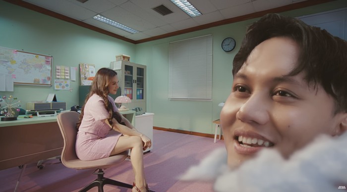 Rizky Febian dan Mahalini di video musik Alamak.