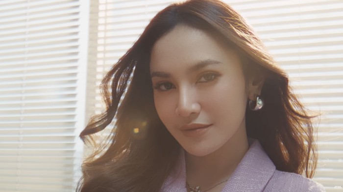 Rizky Febian dan Mahalini di video musik Alamak.