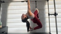 Gaya Salmafina Sunan saat pilates nih. (Foto: dok Instagram salmafinasunan)