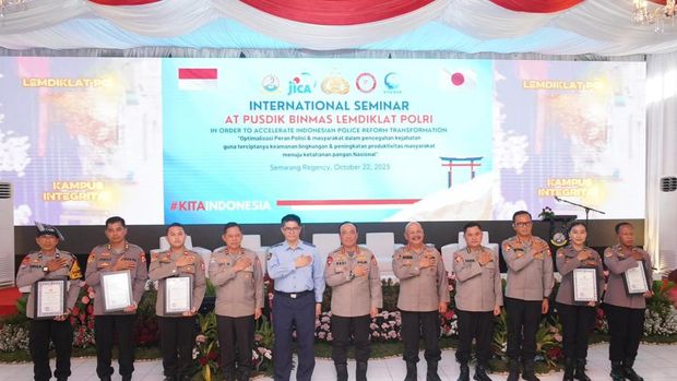 Seminar Internasional bertema 'Optimalisasi Peran Polisi dan Masyarakat dalam Pencegahan Kejahatan Guna Terciptanya Keamanan Lingkungan dan Peningkatan Produktivitas Masyarakat Menuju Ketahanan Pangan Nasional' di Pusdik Binmas Polri, Semarang, Jawa Tengah (Jateng).
