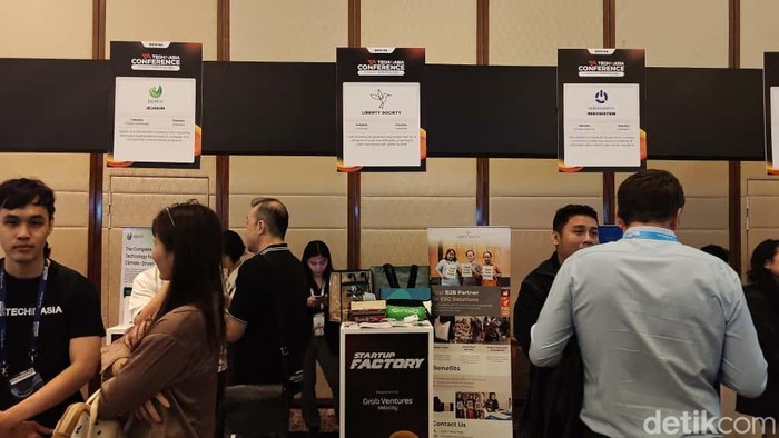 Perusahaan rintisan yang terpilih dalam program Grab Ventures Velocity (GVV), Liberty Society, berhasil mengolah sampah menjadi sebuah produk baru berkualitas. Tenaga kerjanya berasal dari ibu-ibu yang telah dilatih.