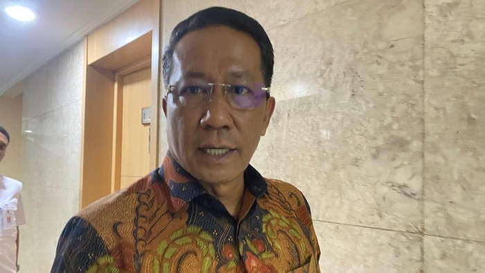 Menteri Hukum Supratman Andi Agtas di kompleks parlemen, Senayan, Jakarta, Rabu (22/10/2025), melaporkan proposal royalti industri media.