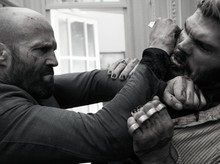 Senyum Jason Statham di The Beekeeper 2, Timo Janjikan Aksi Lebih Gila ala Anime