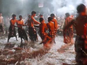 Mebayang-Bayang, Tradisi di Klungkung yang Digelar Malam Sebelum Nyepi