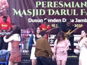 Heboh Peresmian Masjid Hadirkan Biduan Dangdut