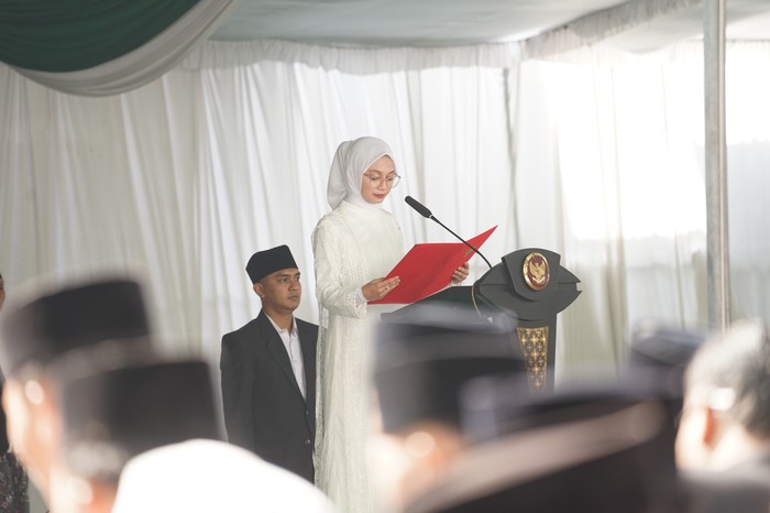 Wali Kota Kediri Vinanda Prameswati saat upacara peringatan Hari Santri Nasional (HSN) 2025 di Pondok Pesantren Al-Amien, Rabu (22/10/2025).