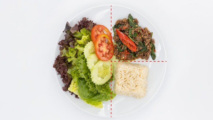 Healthy Balanced Diet, Healthy Eating Plate, Healthy Thai Basil Beef with Brown Rice and Fresh Vegetables, Thai food