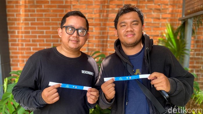 Aditya dan Miko, bobotoh Persib asal Bandung.