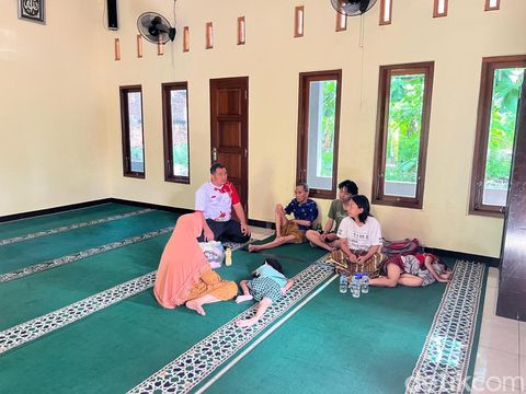 Banjir di Jalan Nogososro, Kelurahan Tlogosari Kulon, Kecamatan Pedurungan, Kota Semarang, Kamis (23/10/2025). Warga mulai mengungsi.