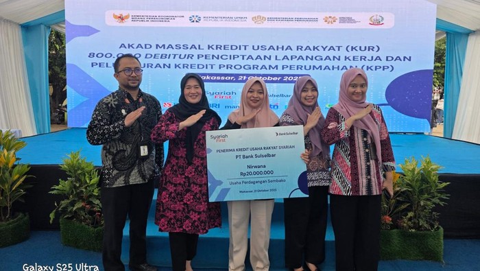 Bank Sulselbar menunjukkan komitmennya dalam mendukung UMKM dengan menghadirkan launching akad massa KUR di Monumen Mandala, Makassar, dan dihadiri oleh 1.000 pelaku UMKM penerima KUR dan KPP.