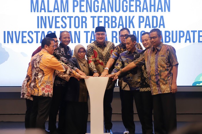 Bupati Bogor Beri Penghargaan Investor atas Kontribusi bagi Ekonomi Daerah