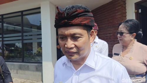 Bupati Jembrana, I Made Kembang Hartawan saat ditemui di Mal Pelayanan Publik (MPP) Kabupaten Jembrana, Kamis (23/10/2025). (I Putu Adi Budiastrawan/detikBali).